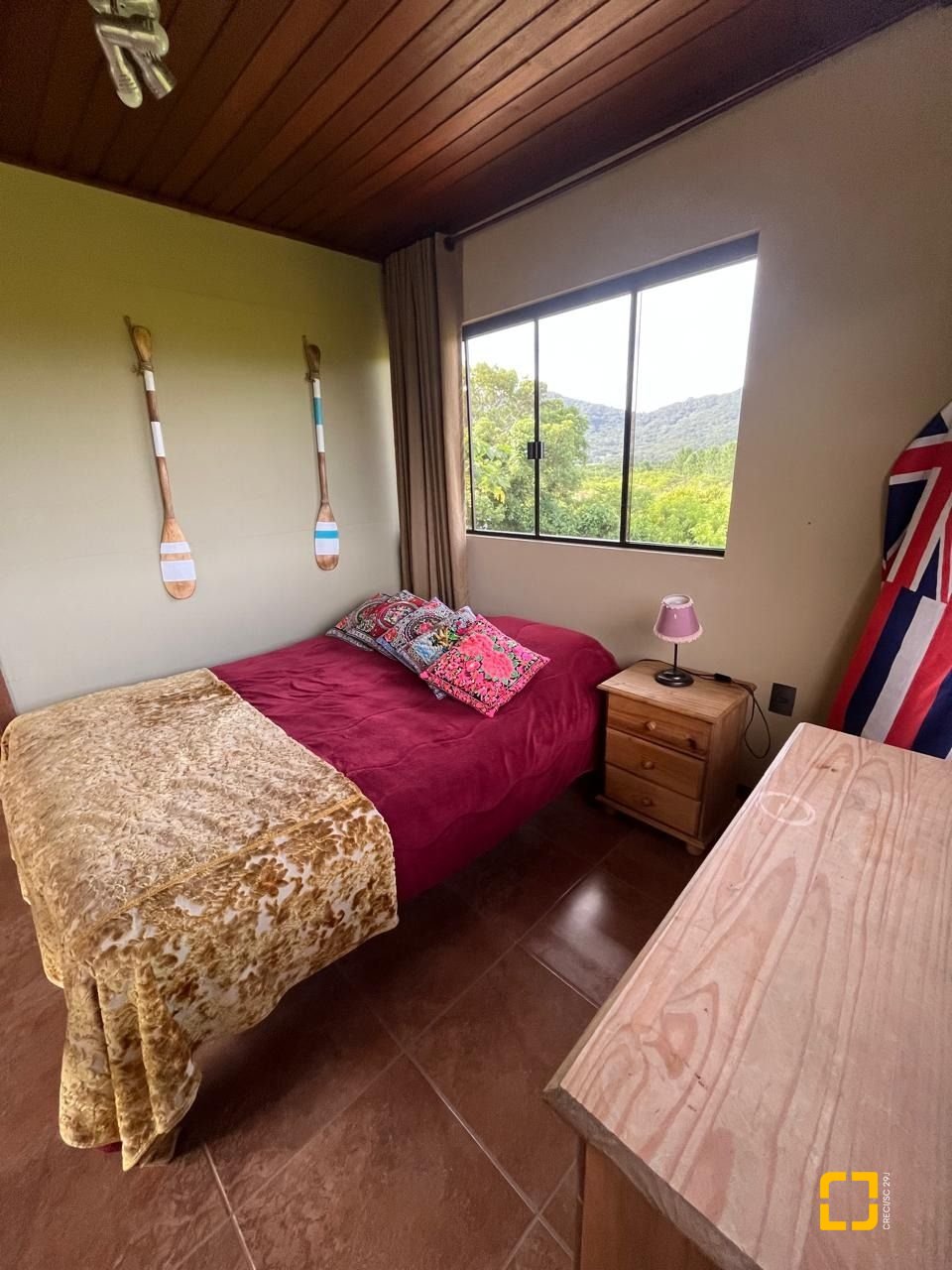 Casa com 250m², 3 quartos (sendo 2 suítes), 2 garagens, no bairro Açores em Florianópolis