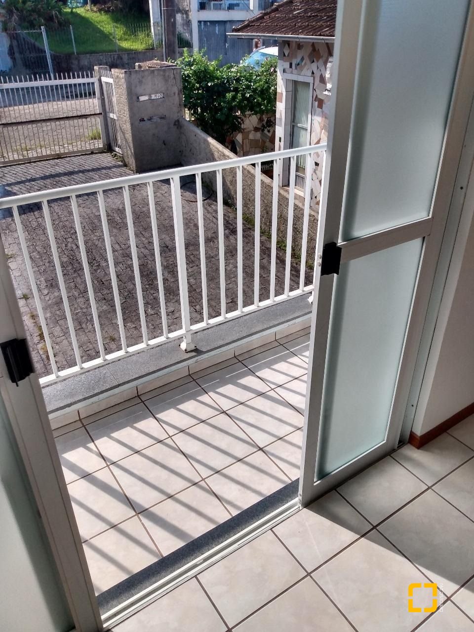 Casa com 253m², 4 quartos (sendo 1 suíte), 3 garagens, no bairro Trindade em Florianópolis
