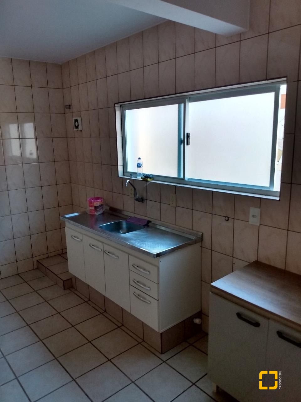 Casa com 253m², 4 quartos (sendo 1 suíte), 3 garagens, no bairro Trindade em Florianópolis
