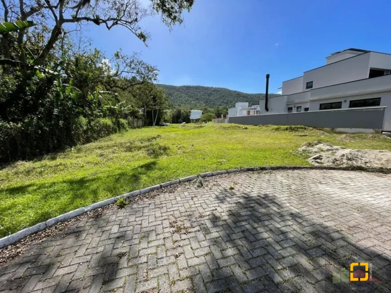 Terreno com 453m², no bairro Ratones em Florianópolis