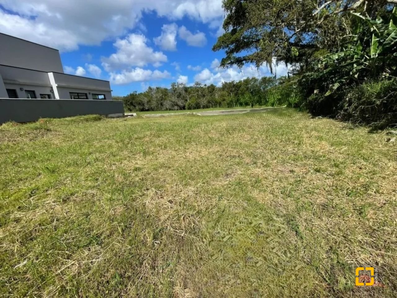 Terreno com 453m², no bairro Ratones em Florianópolis