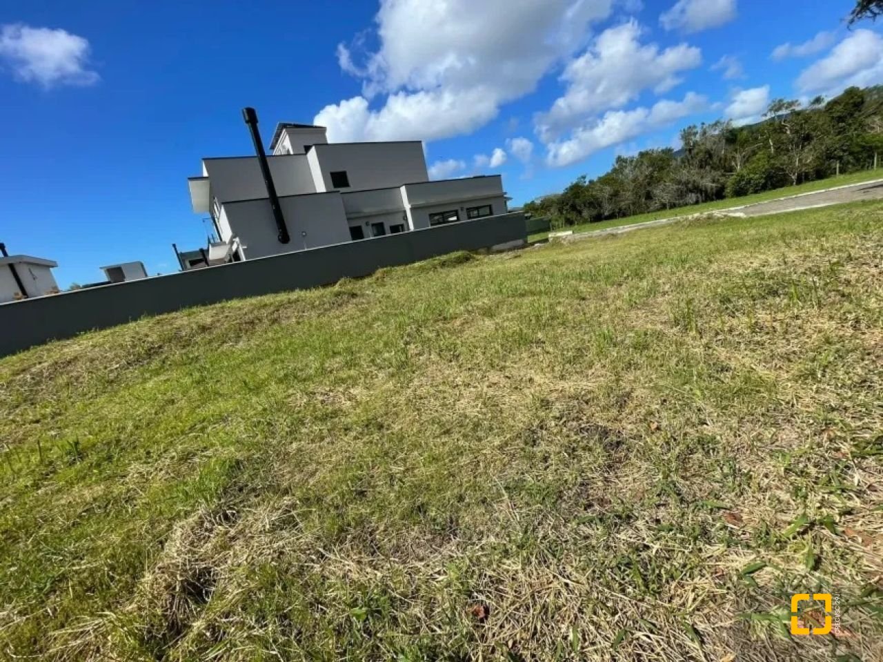 Terreno com 453m², no bairro Ratones em Florianópolis