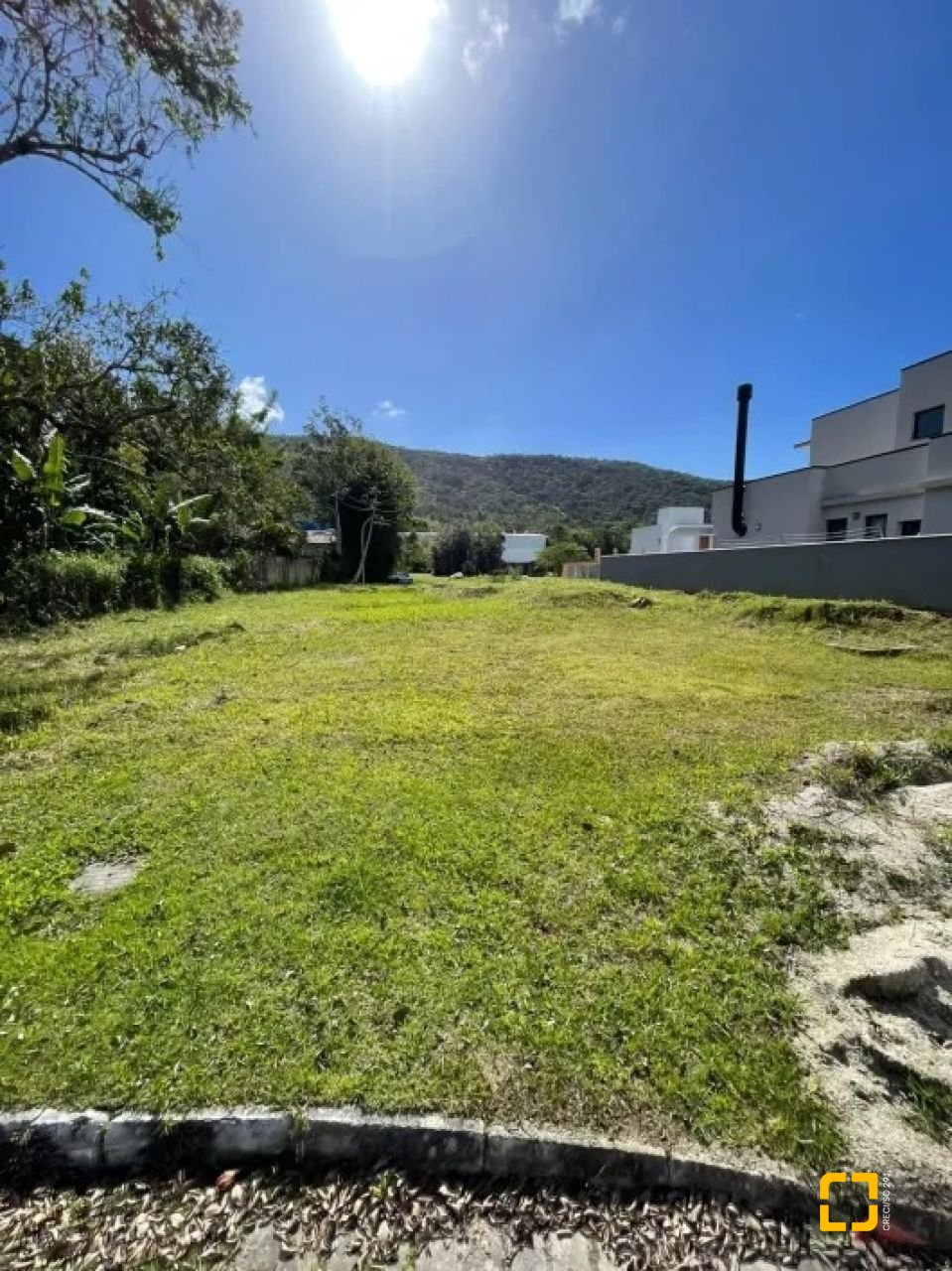 Terreno com 453m², no bairro Ratones em Florianópolis