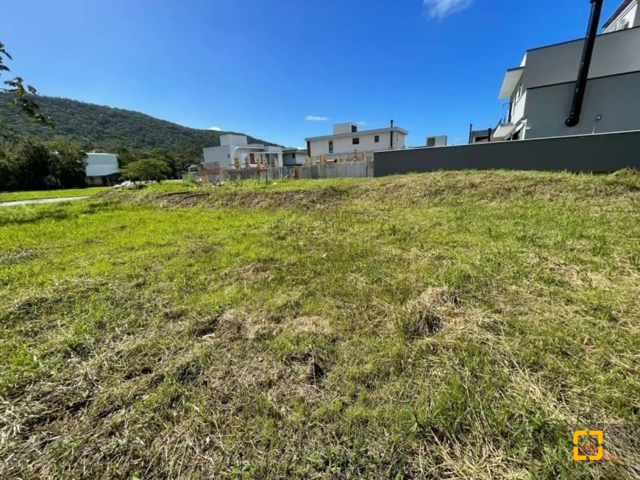 Terreno com 453m², no bairro Ratones em Florianópolis