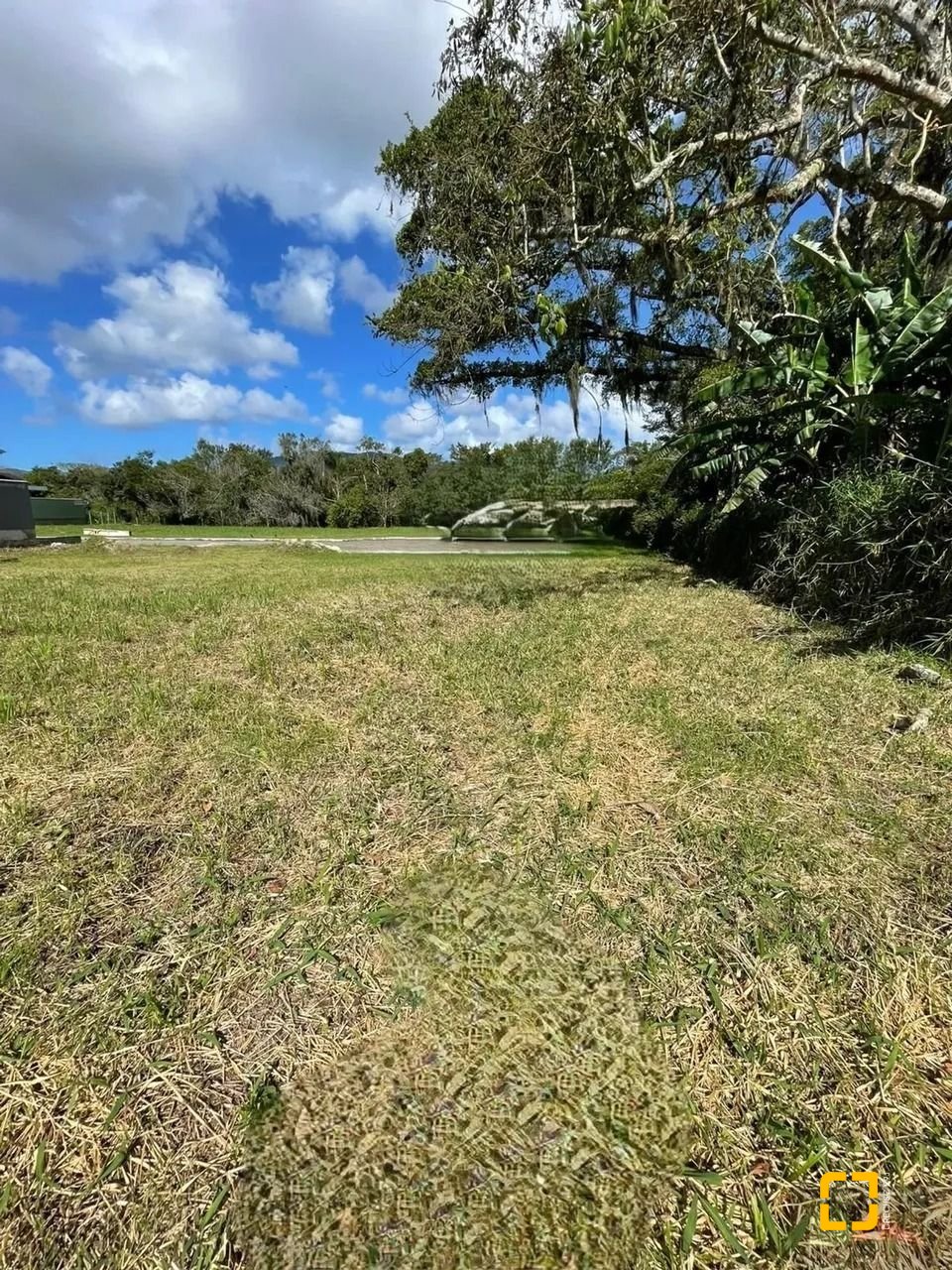 Terreno com 453m², no bairro Ratones em Florianópolis