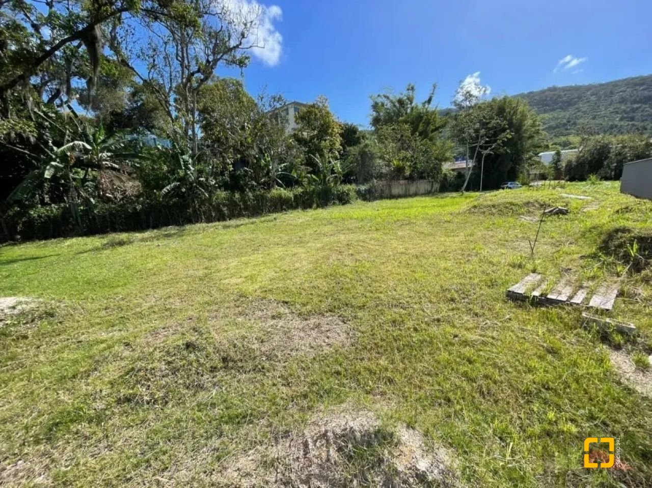 Terreno com 453m², no bairro Ratones em Florianópolis
