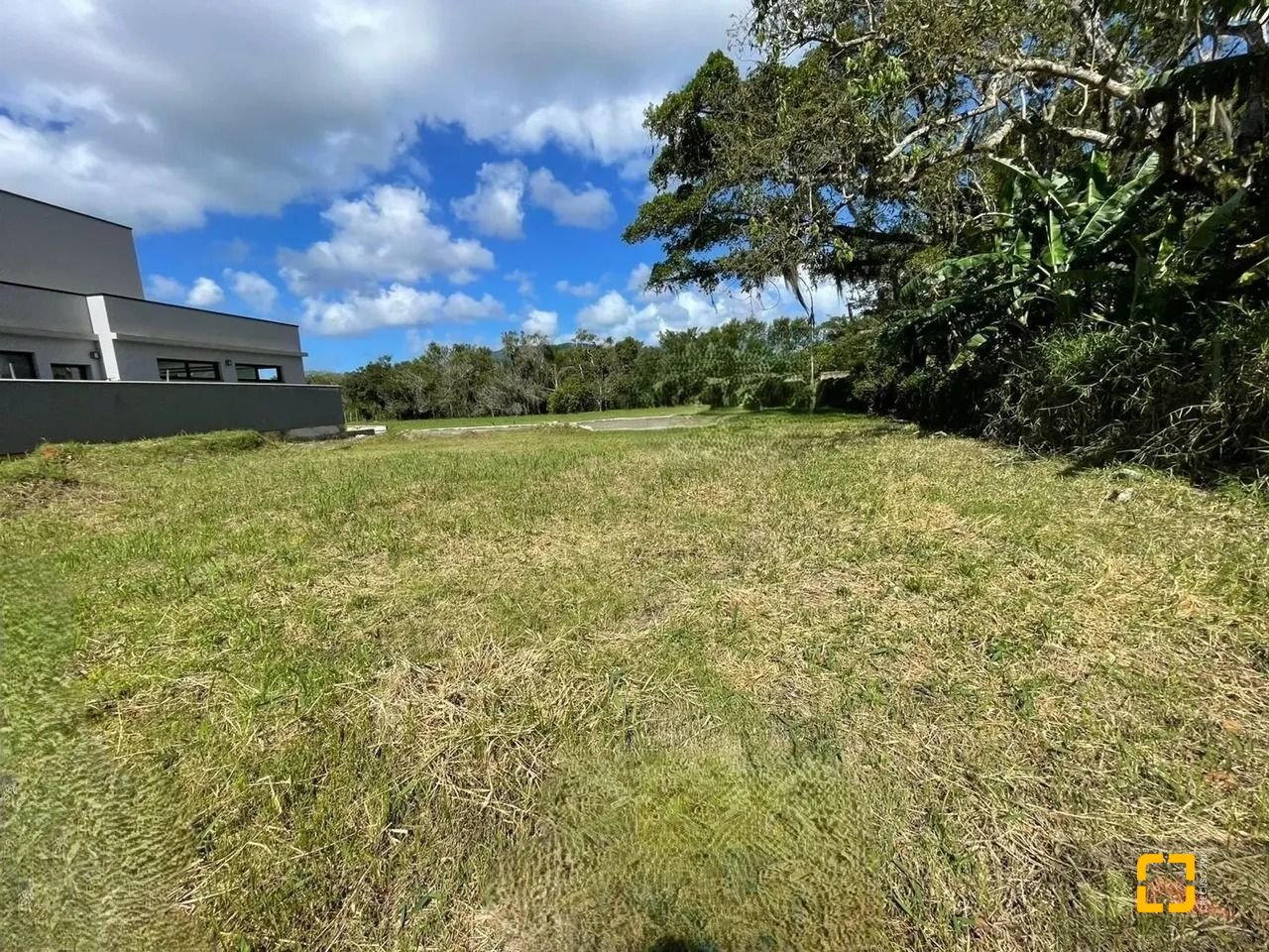 Terreno com 453m², no bairro Ratones em Florianópolis