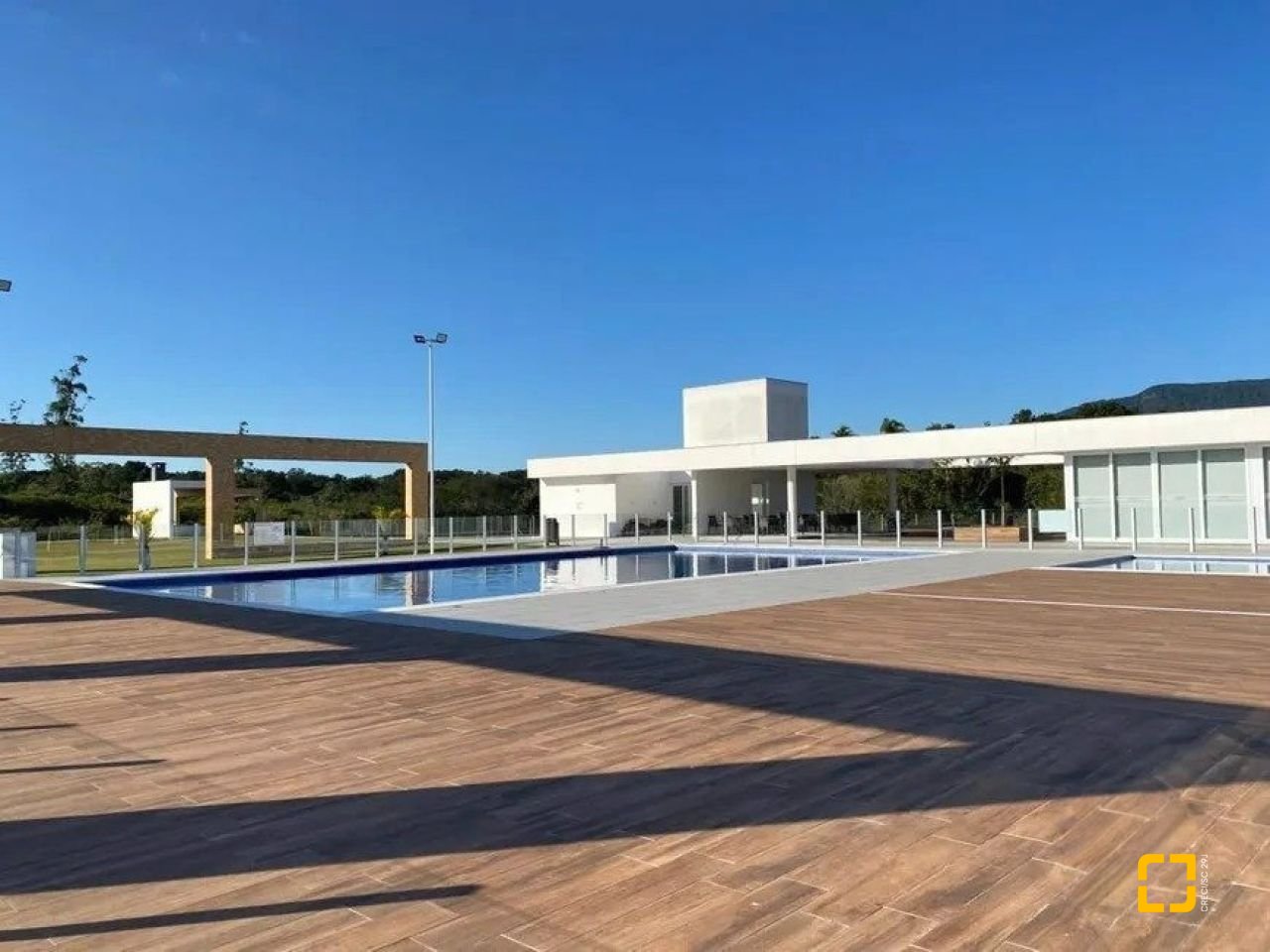 Terreno com 453m², no bairro Ratones em Florianópolis