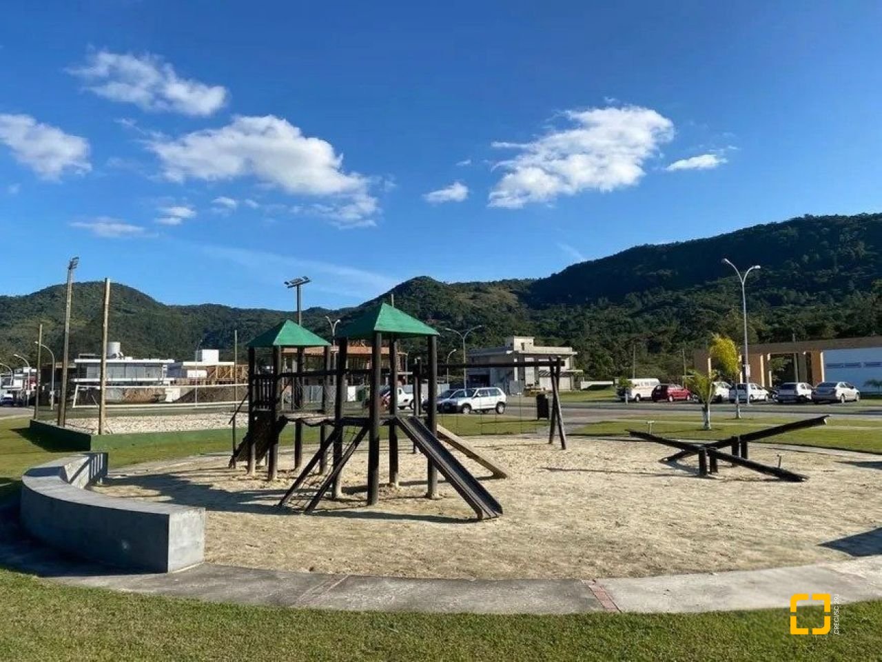 Terreno com 453m², no bairro Ratones em Florianópolis