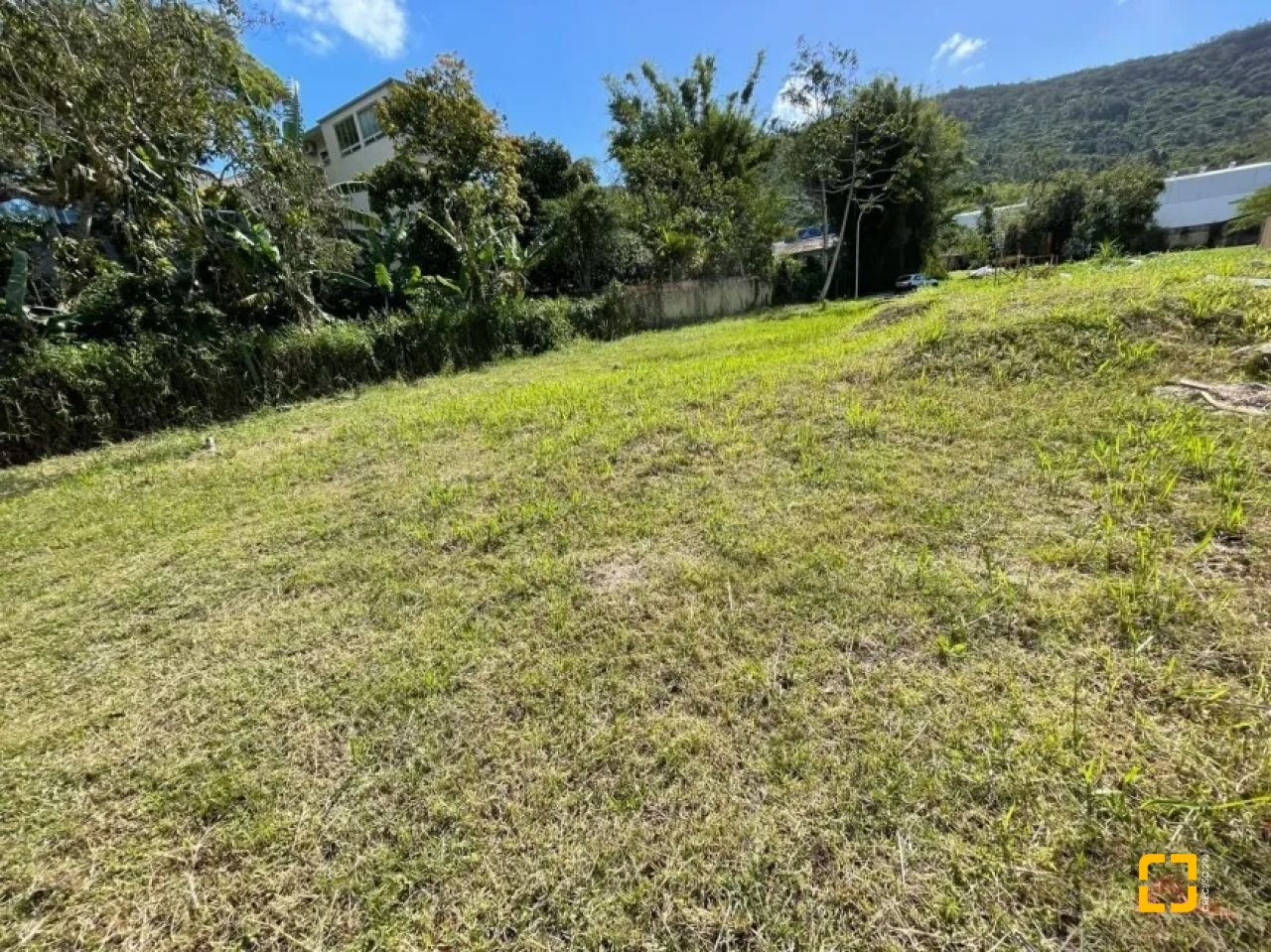 Terreno com 453m², no bairro Ratones em Florianópolis