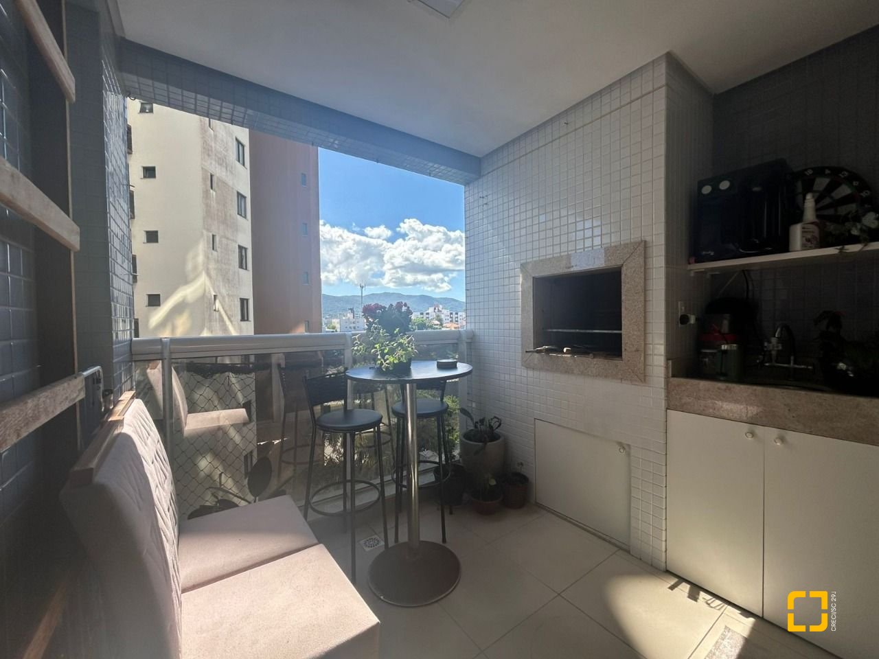 Apartamento com 82m², 4 quartos (sendo 1 suíte), 1 garagem, no bairro Agronômica em Florianópolis