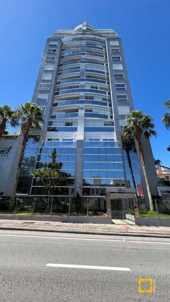 Apartamento com 82m², 4 quartos (sendo 1 suíte), 1 garagem, no bairro Agronômica em Florianópolis