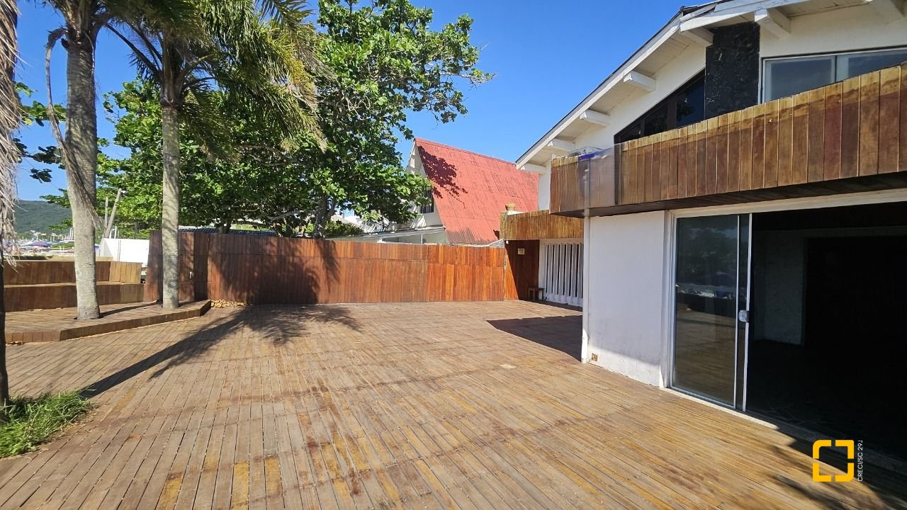 Casa com 315m², 6 quartos (sendo 2 suítes), 2 garagens, no bairro Cachoeira do Bom Jesus em Florianópolis