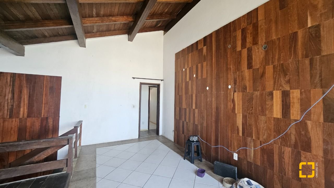 Casa com 315m², 6 quartos (sendo 2 suítes), 2 garagens, no bairro Cachoeira do Bom Jesus em Florianópolis