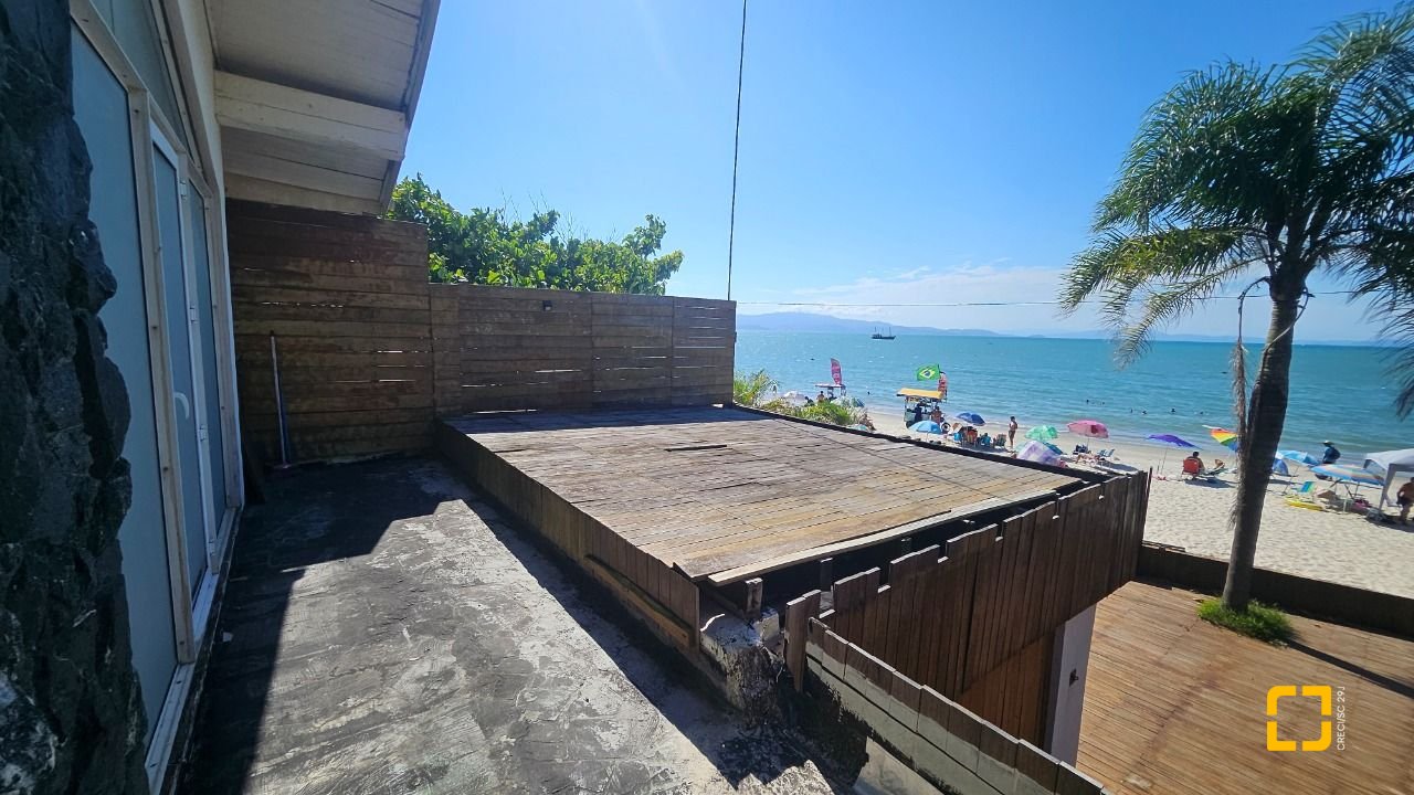 Casa com 315m², 6 quartos (sendo 2 suítes), 2 garagens, no bairro Cachoeira do Bom Jesus em Florianópolis