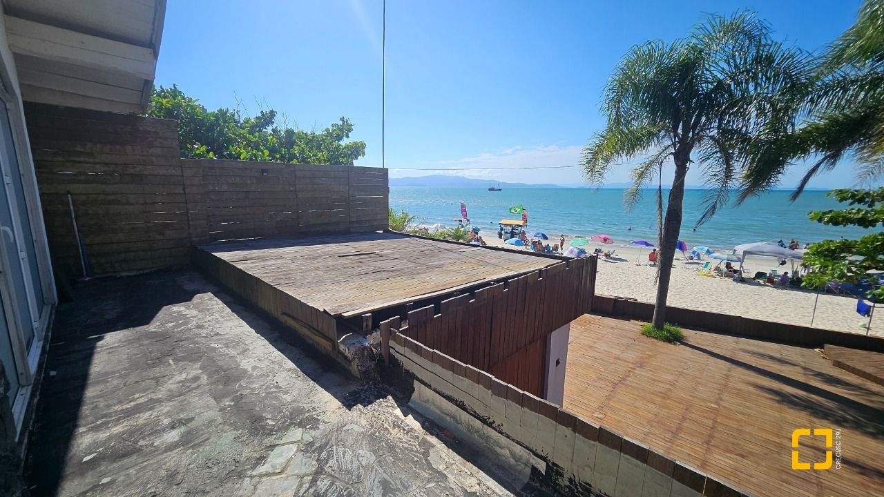Casa com 315m², 6 quartos (sendo 2 suítes), 2 garagens, no bairro Cachoeira do Bom Jesus em Florianópolis