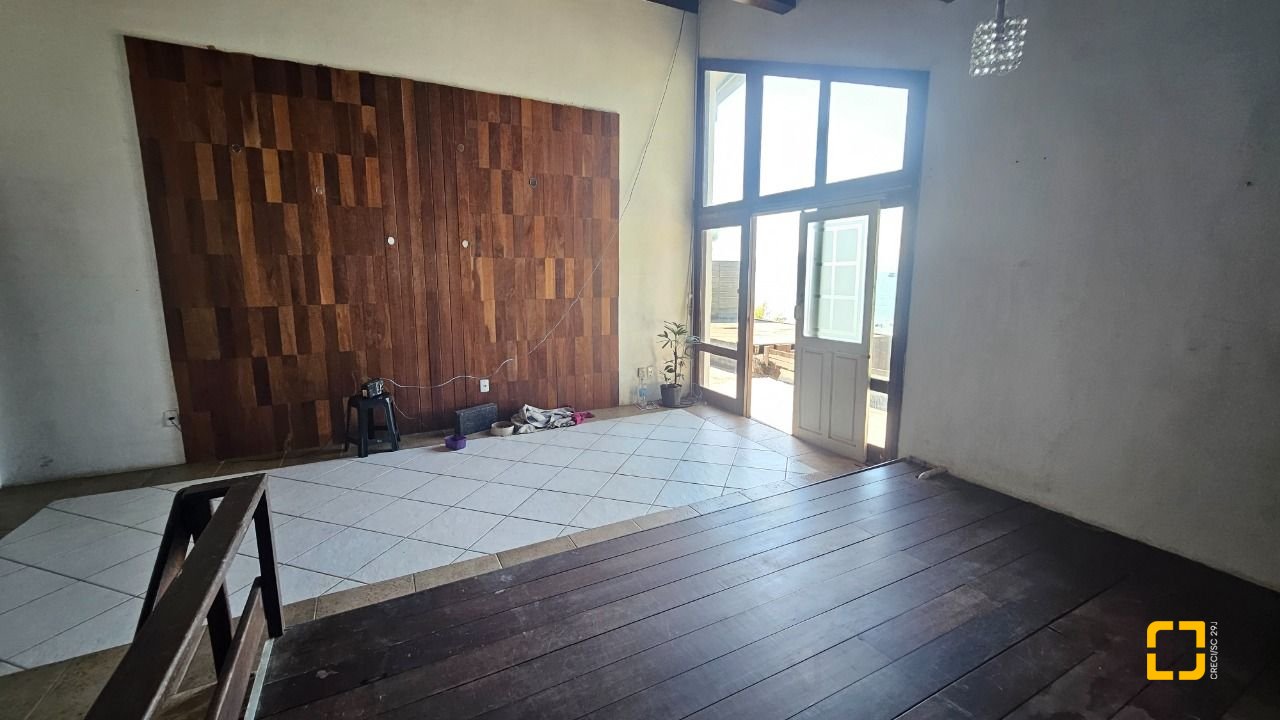 Casa com 315m², 6 quartos (sendo 2 suítes), 2 garagens, no bairro Cachoeira do Bom Jesus em Florianópolis