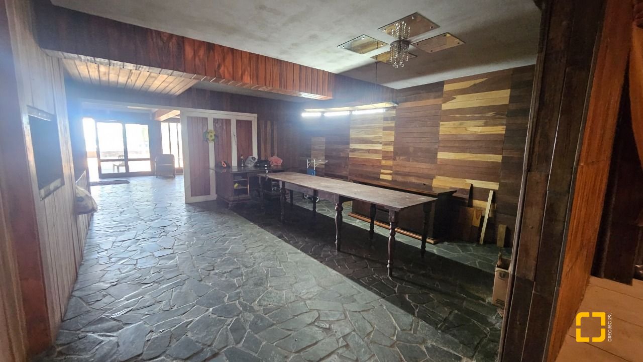Casa com 315m², 6 quartos (sendo 2 suítes), 2 garagens, no bairro Cachoeira do Bom Jesus em Florianópolis