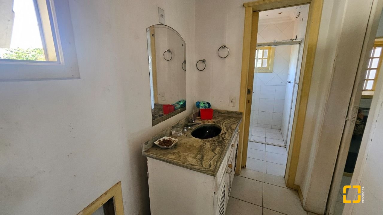 Casa com 315m², 6 quartos (sendo 2 suítes), 2 garagens, no bairro Cachoeira do Bom Jesus em Florianópolis