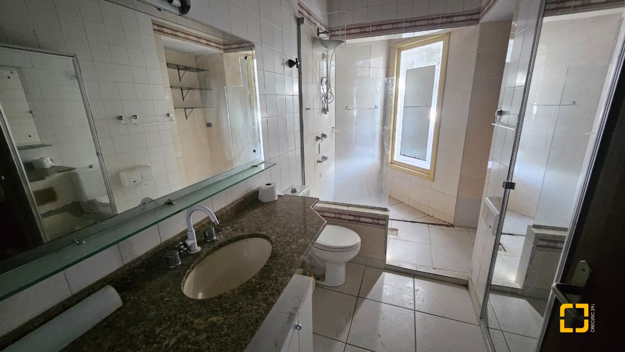 Casa com 315m², 6 quartos (sendo 2 suítes), 2 garagens, no bairro Cachoeira do Bom Jesus em Florianópolis