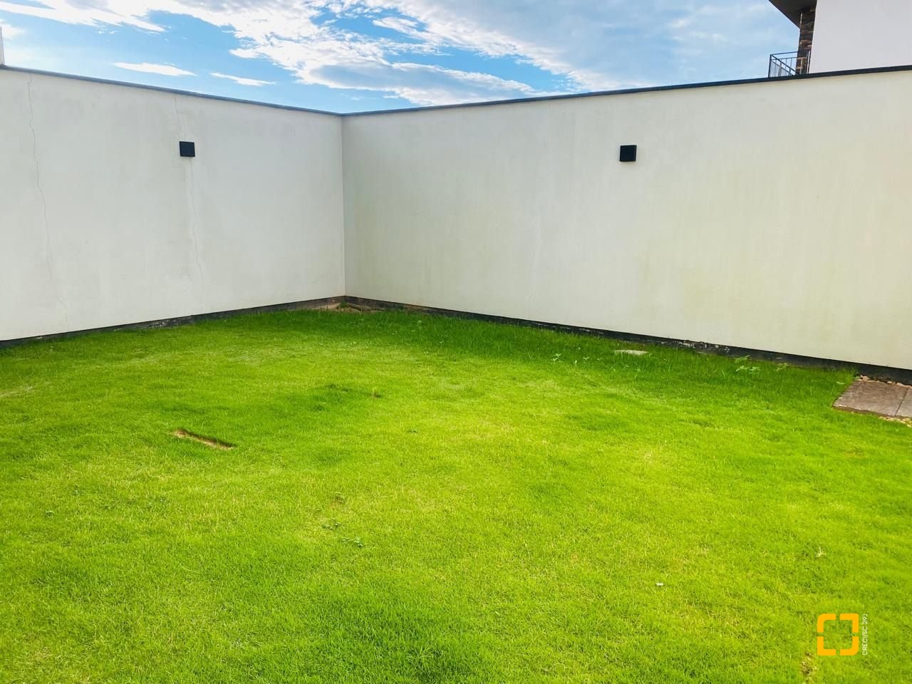 Casa com 160m², 4 quartos (sendo 1 suíte), 2 garagens, no bairro Campeche em Florianópolis