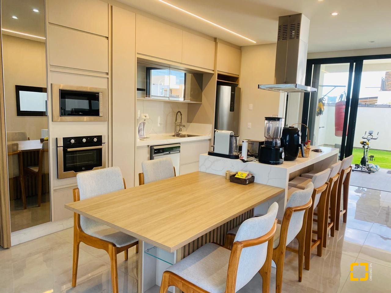 Casa com 160m², 4 quartos (sendo 1 suíte), 2 garagens, no bairro Campeche em Florianópolis