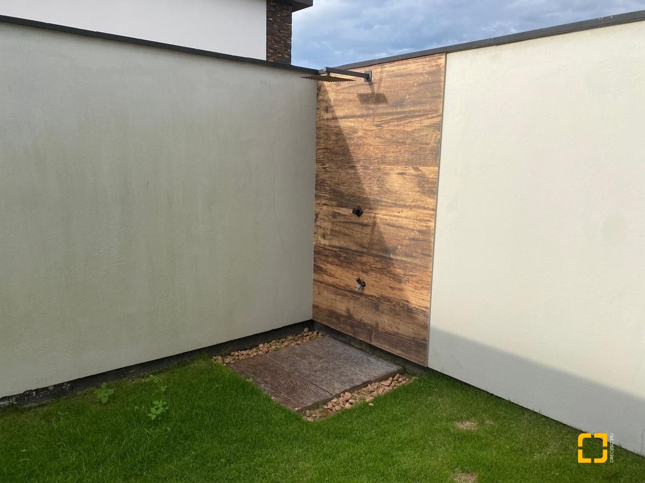 Casa com 160m², 4 quartos (sendo 1 suíte), 2 garagens, no bairro Campeche em Florianópolis