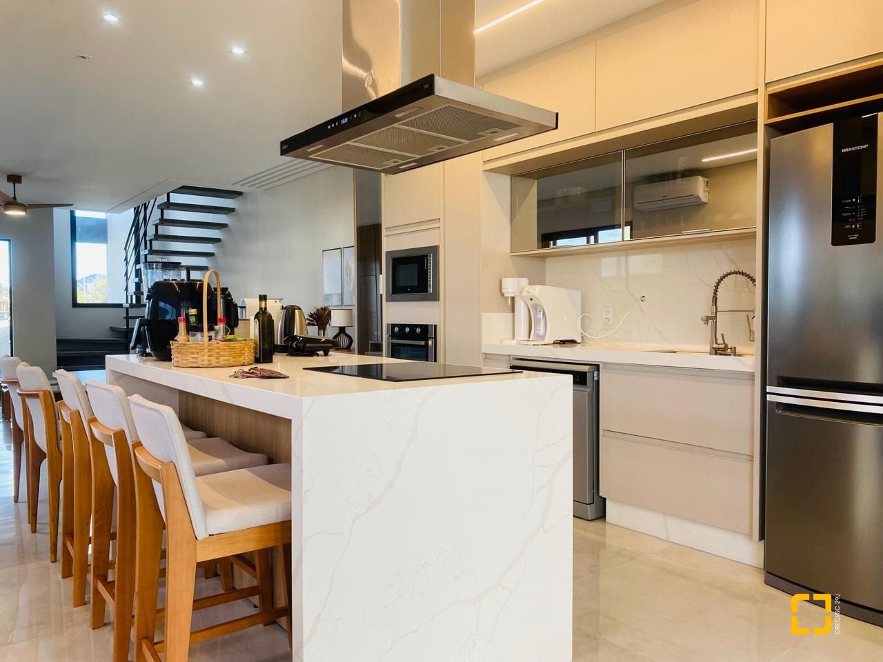 Casa com 160m², 4 quartos (sendo 1 suíte), 2 garagens, no bairro Campeche em Florianópolis