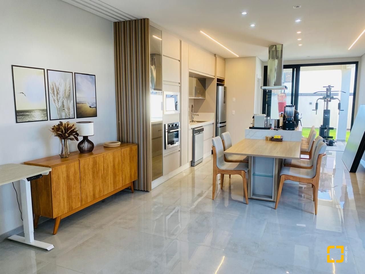Casa com 160m², 4 quartos (sendo 1 suíte), 2 garagens, no bairro Campeche em Florianópolis