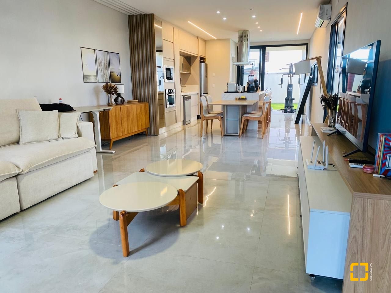 Casa com 160m², 4 quartos (sendo 1 suíte), 2 garagens, no bairro Campeche em Florianópolis