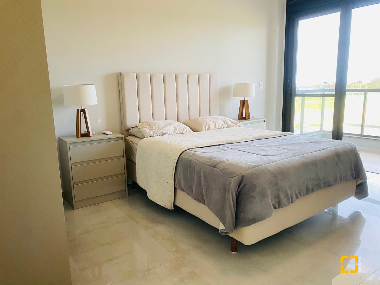 Casa com 160m², 4 quartos (sendo 1 suíte), 2 garagens, no bairro Campeche em Florianópolis