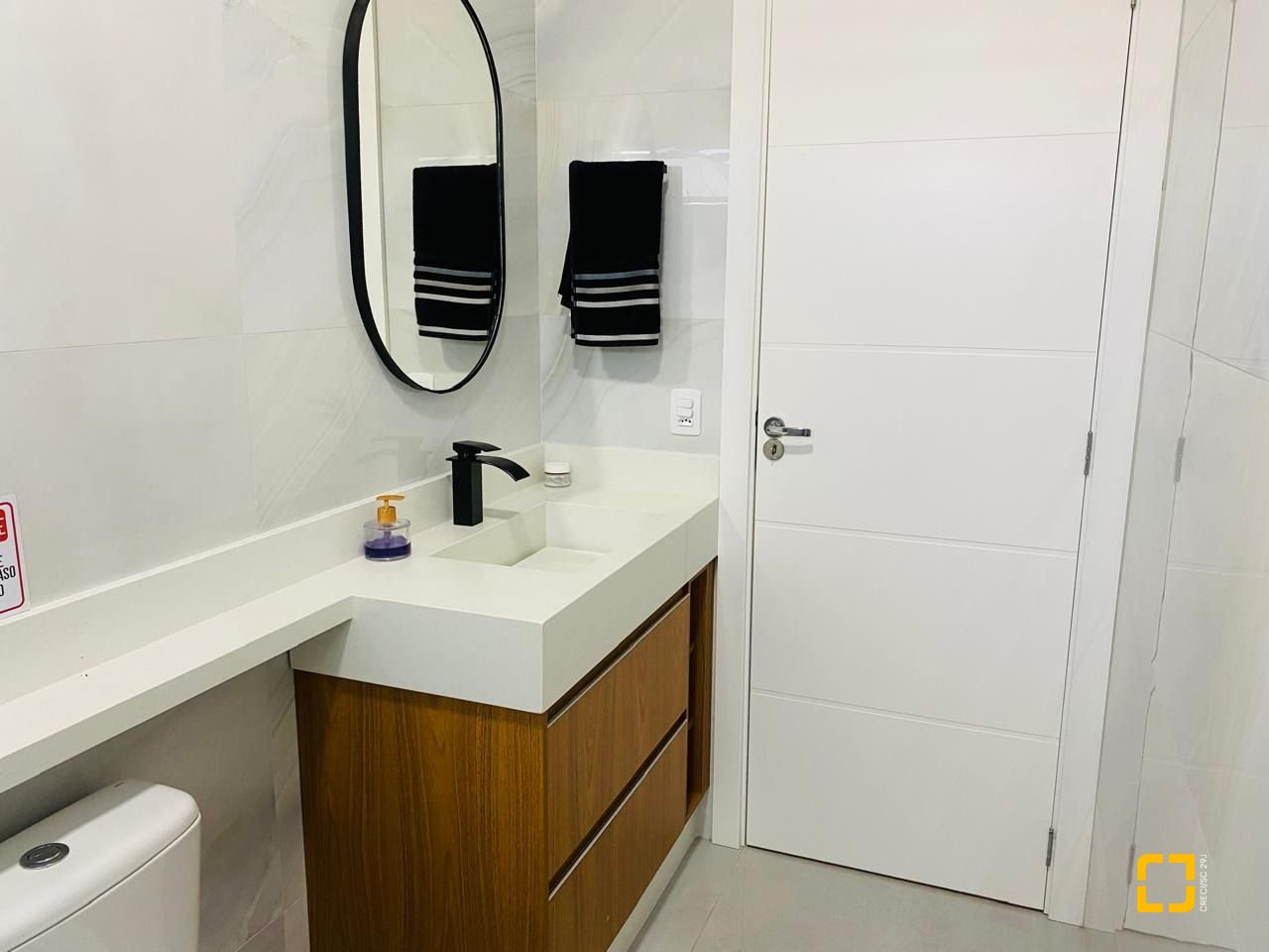 Casa com 160m², 4 quartos (sendo 1 suíte), 2 garagens, no bairro Campeche em Florianópolis