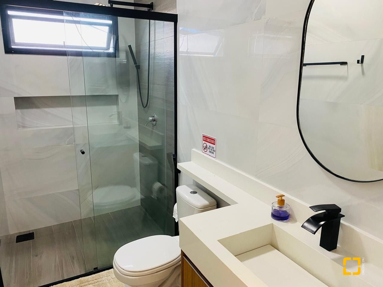 Casa com 160m², 4 quartos (sendo 1 suíte), 2 garagens, no bairro Campeche em Florianópolis