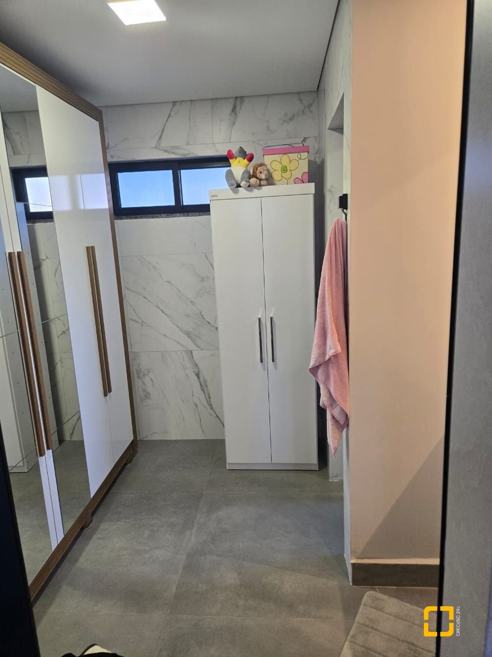 Casa com 195m², 3 quartos (sendo 2 suítes), 2 garagens, no bairro Areias do Meio em Governador Celso Ramos