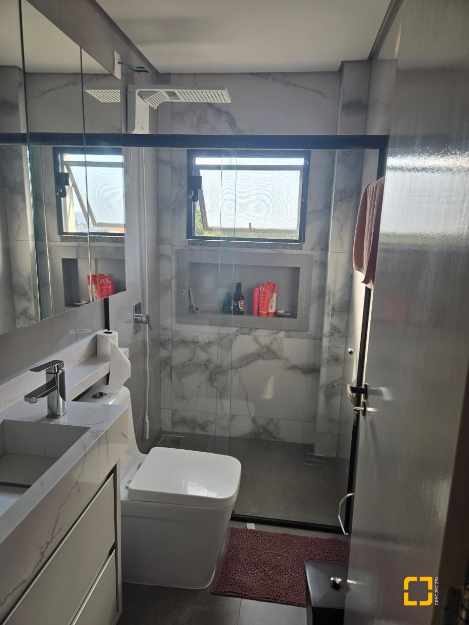 Casa com 195m², 3 quartos (sendo 2 suítes), 2 garagens, no bairro Areias do Meio em Governador Celso Ramos