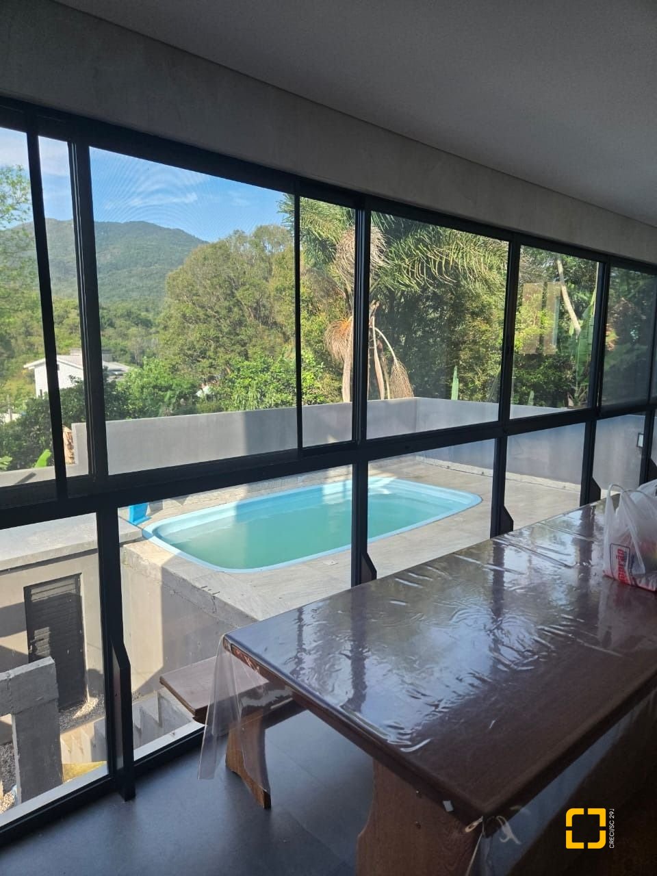 Casa com 195m², 3 quartos (sendo 2 suítes), 2 garagens, no bairro Areias do Meio em Governador Celso Ramos