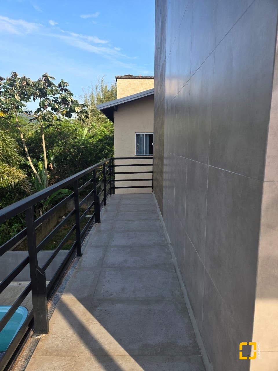 Casa com 195m², 3 quartos (sendo 2 suítes), 2 garagens, no bairro Areias do Meio em Governador Celso Ramos