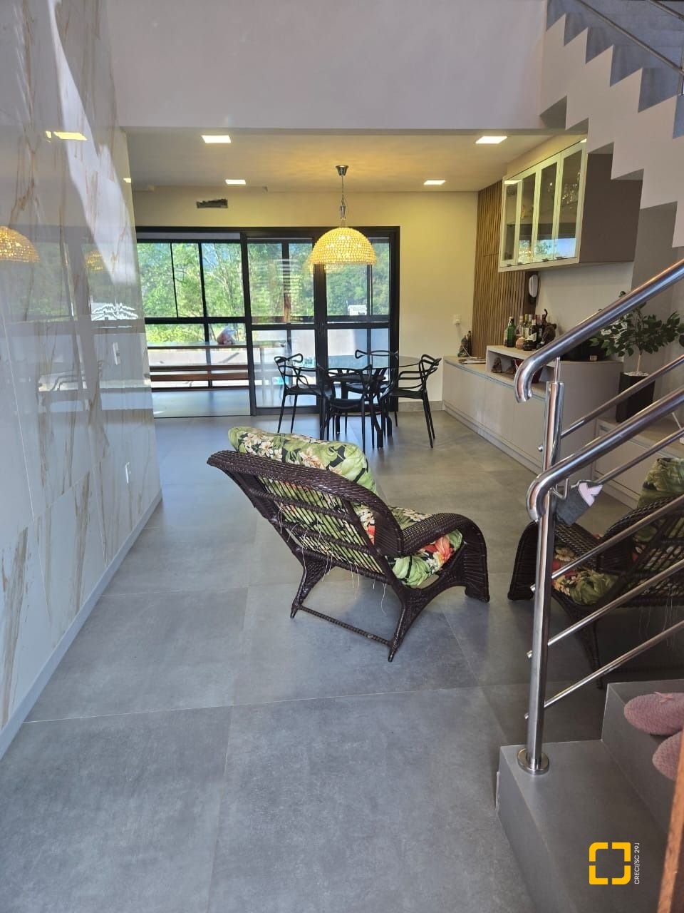 Casa com 195m², 3 quartos (sendo 2 suítes), 2 garagens, no bairro Areias do Meio em Governador Celso Ramos