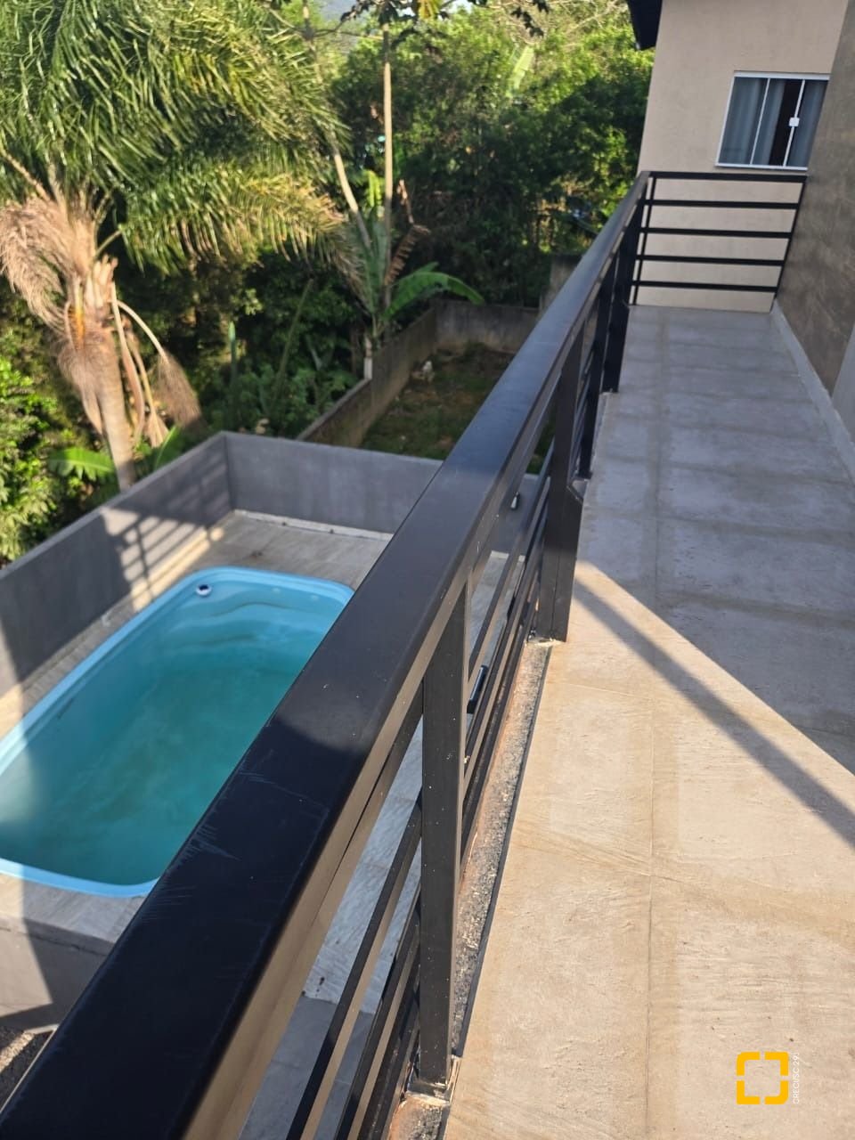 Casa com 195m², 3 quartos (sendo 2 suítes), 2 garagens, no bairro Areias do Meio em Governador Celso Ramos