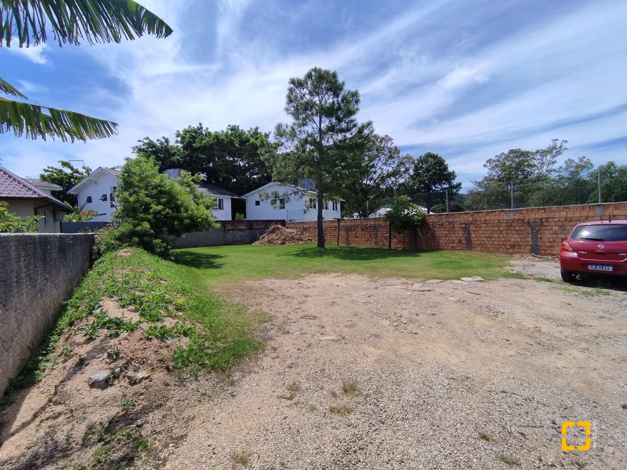 Casa com 257m², 7 quartos (sendo 2 suítes), 2 garagens, no bairro Cachoeira do Bom Jesus em Florianópolis