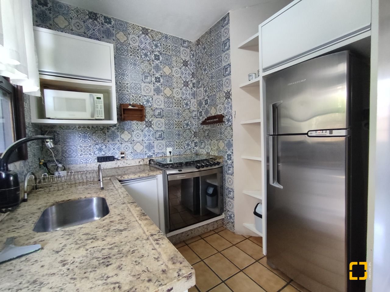 Casa com 257m², 7 quartos (sendo 2 suítes), 2 garagens, no bairro Cachoeira do Bom Jesus em Florianópolis