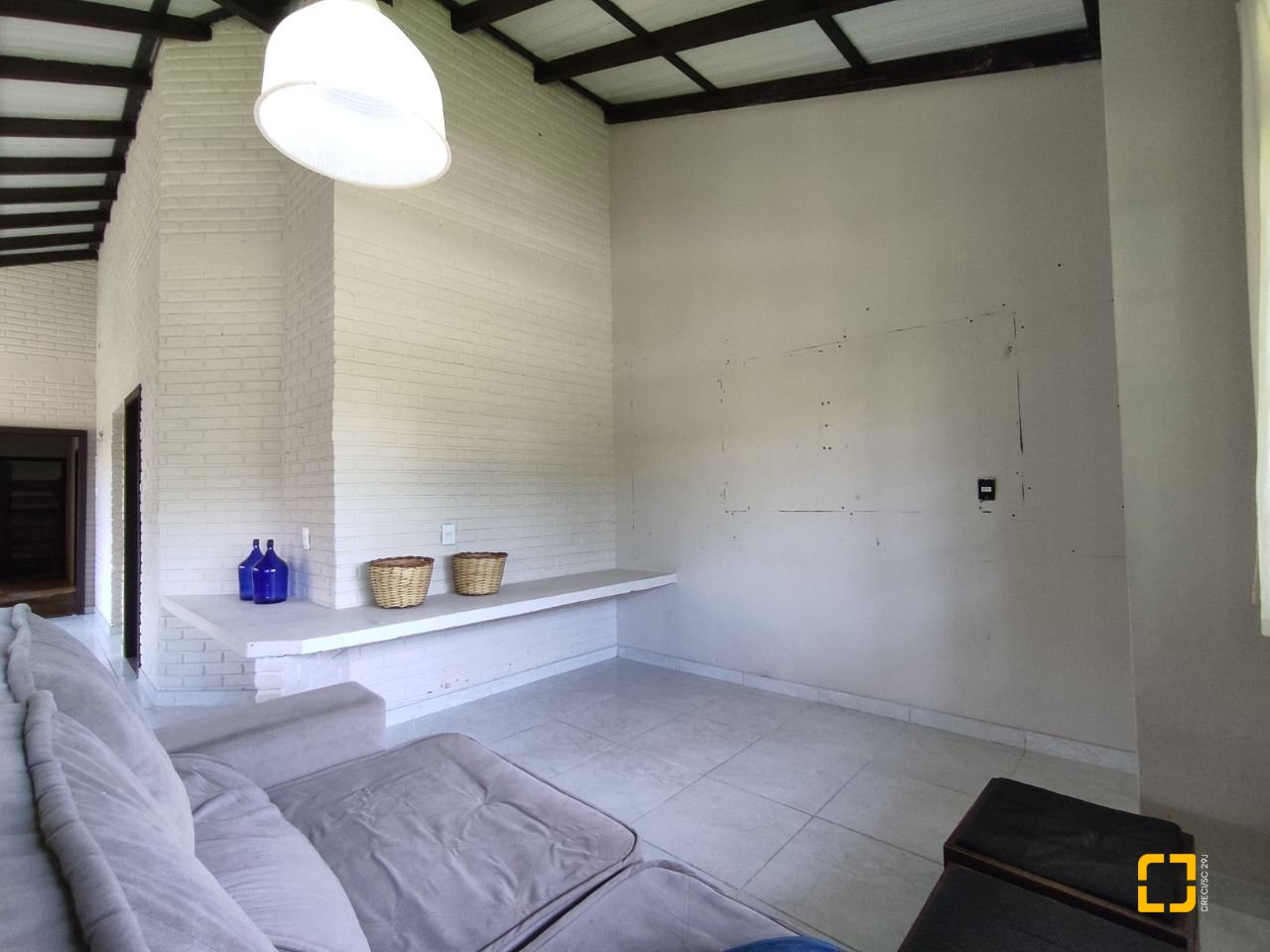 Casa com 257m², 7 quartos (sendo 2 suítes), 2 garagens, no bairro Cachoeira do Bom Jesus em Florianópolis