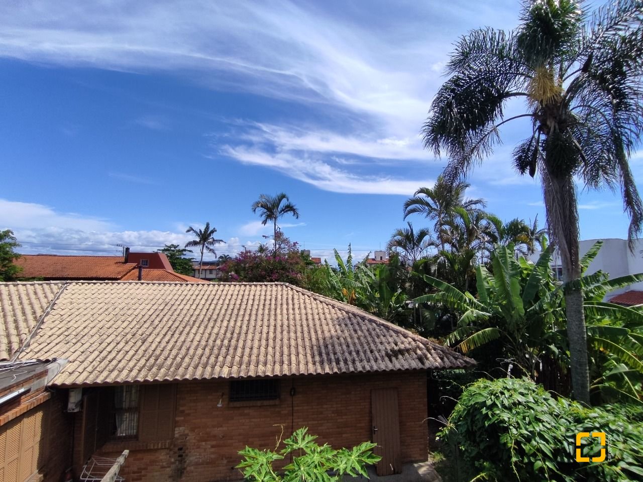 Casa com 257m², 7 quartos (sendo 2 suítes), 2 garagens, no bairro Cachoeira do Bom Jesus em Florianópolis