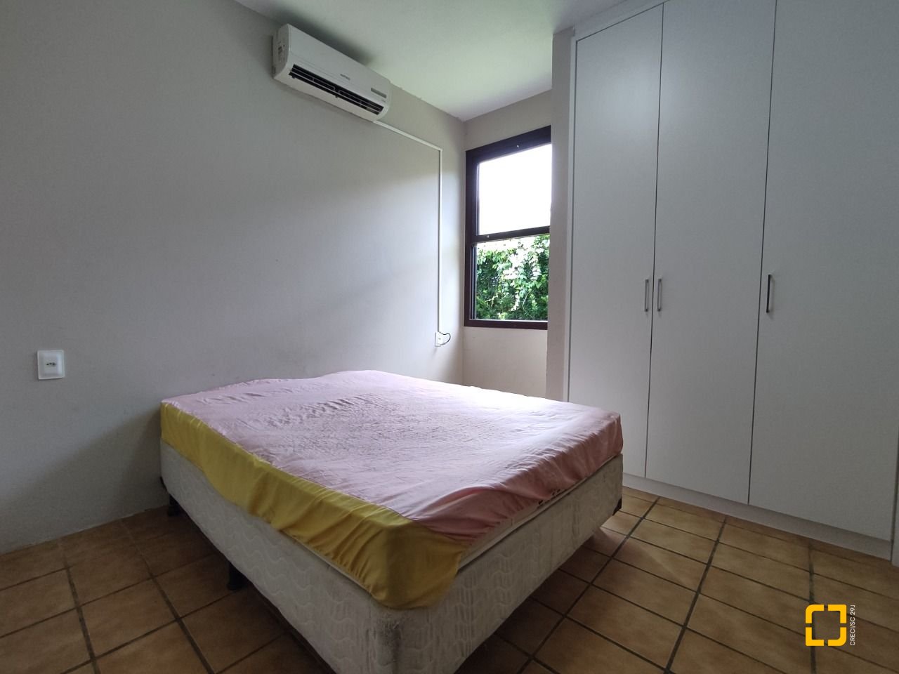 Casa com 257m², 7 quartos (sendo 2 suítes), 2 garagens, no bairro Cachoeira do Bom Jesus em Florianópolis