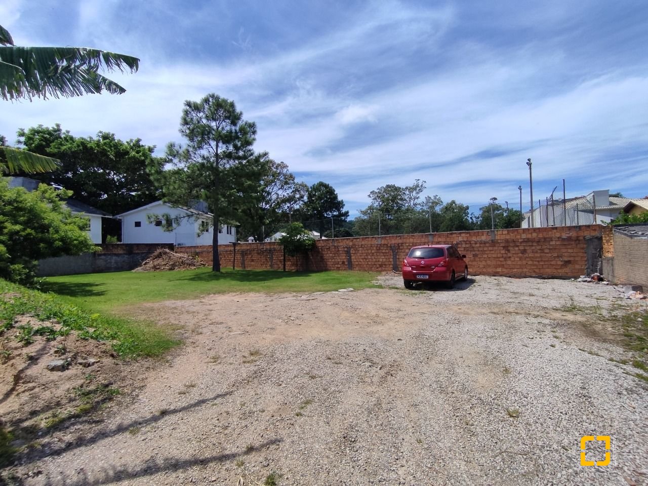 Casa com 257m², 7 quartos (sendo 2 suítes), 2 garagens, no bairro Cachoeira do Bom Jesus em Florianópolis