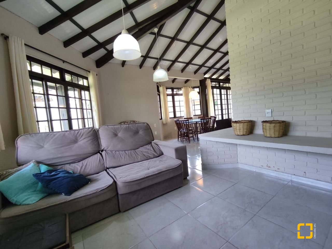 Casa com 257m², 7 quartos (sendo 2 suítes), 2 garagens, no bairro Cachoeira do Bom Jesus em Florianópolis