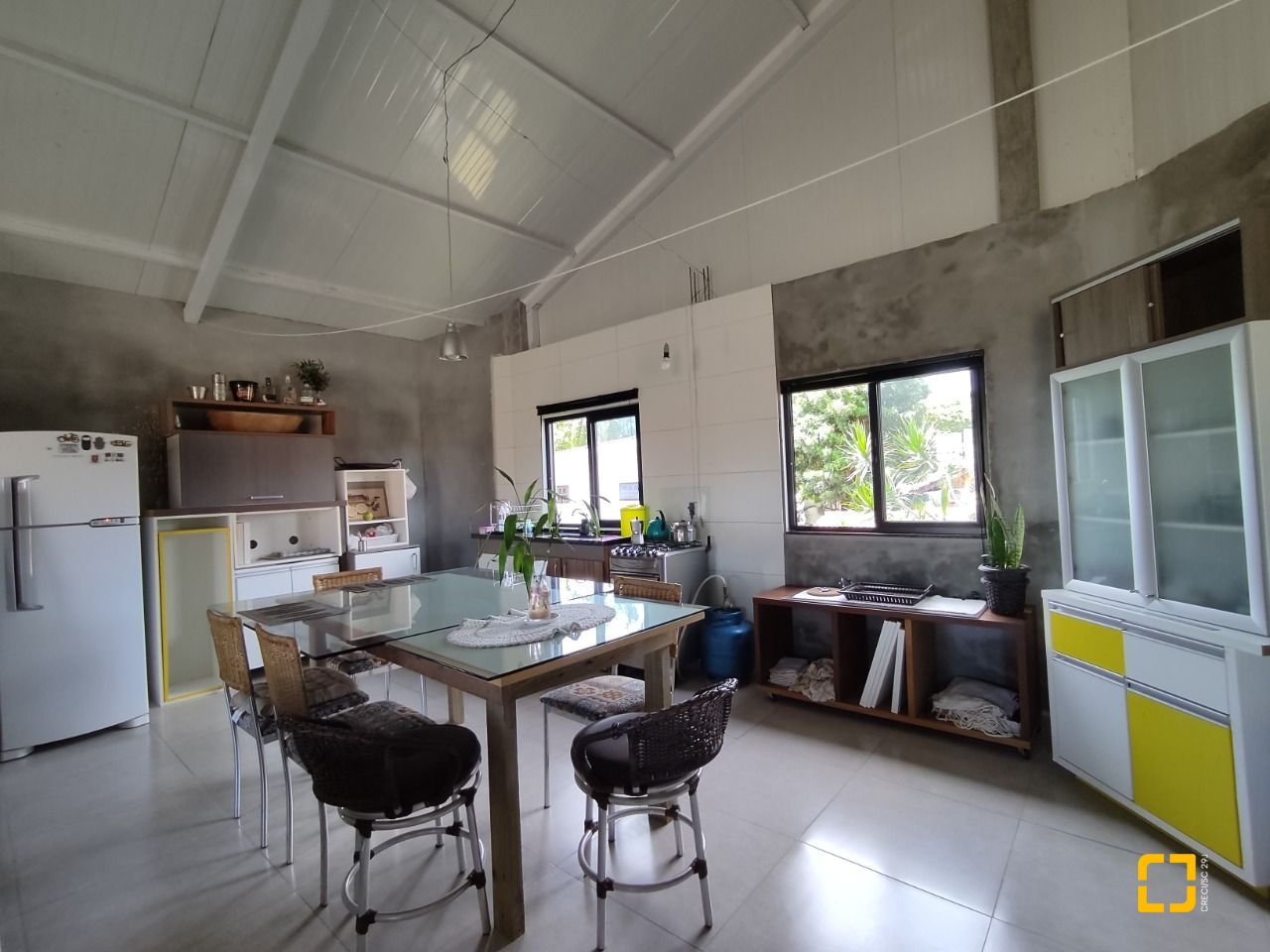Casa com 257m², 7 quartos (sendo 2 suítes), 2 garagens, no bairro Cachoeira do Bom Jesus em Florianópolis