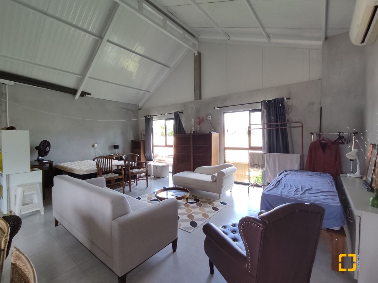 Casa com 257m², 7 quartos (sendo 2 suítes), 2 garagens, no bairro Cachoeira do Bom Jesus em Florianópolis