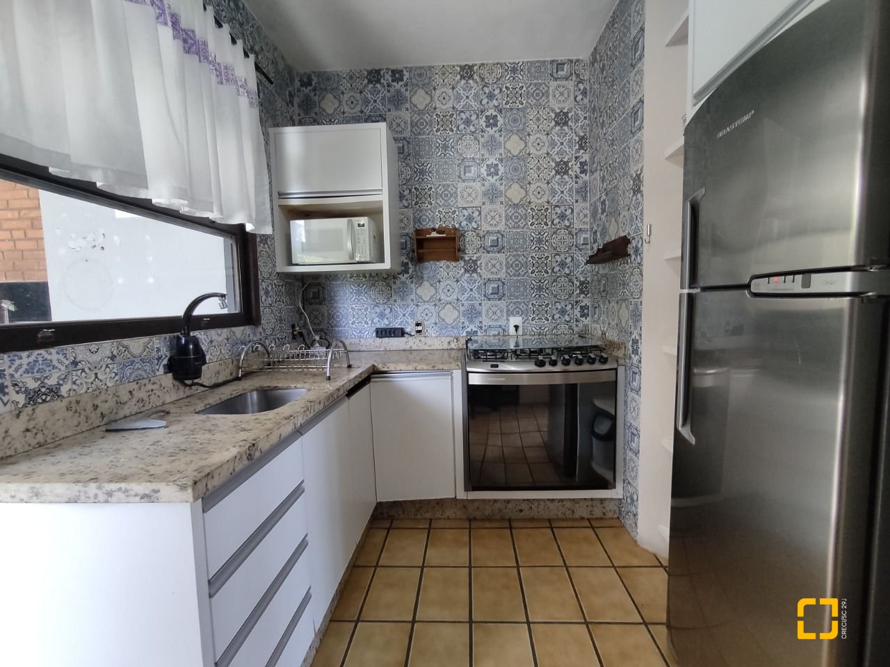 Casa com 257m², 7 quartos (sendo 2 suítes), 2 garagens, no bairro Cachoeira do Bom Jesus em Florianópolis
