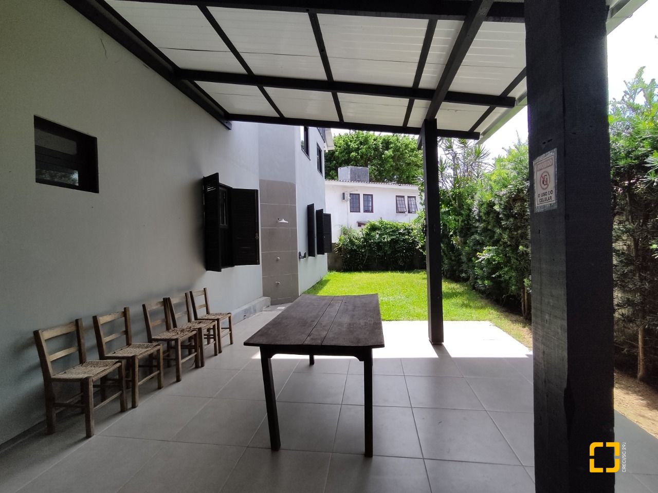 Casa com 257m², 7 quartos (sendo 2 suítes), 2 garagens, no bairro Cachoeira do Bom Jesus em Florianópolis